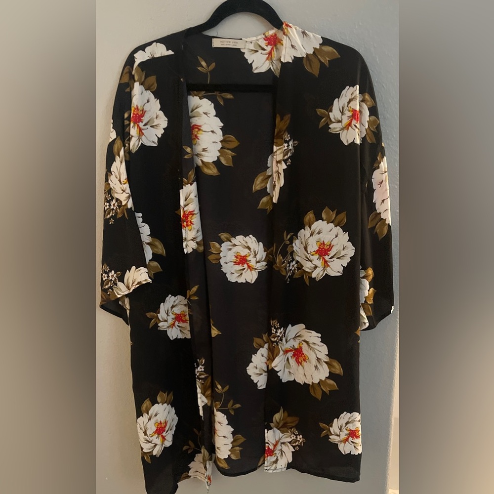 Active USA Black Floral Kimono Top